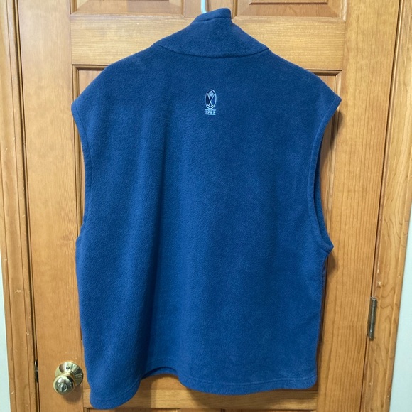 Columbia fleece vest with 2 side zip pockets- all zippers work perfect - Picture 3 of 4